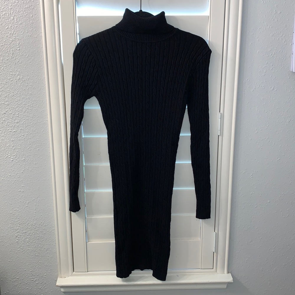 Black long sleeve sweater dress! 🖤